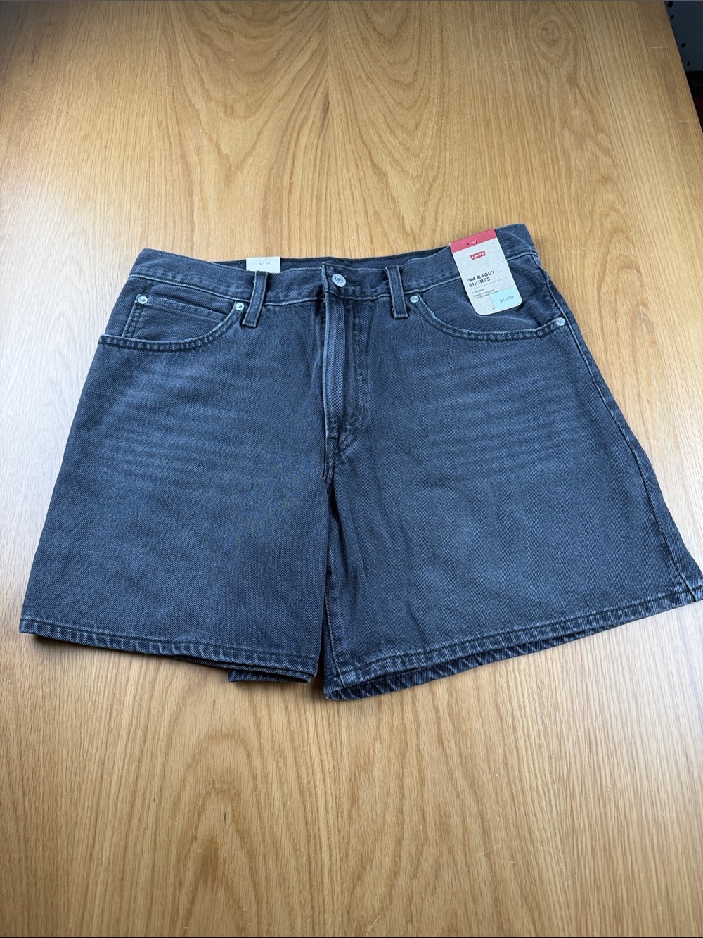 Levi's women’s ‘94 Baggy Shorts mid rise size 32- style 001J00005 color Black